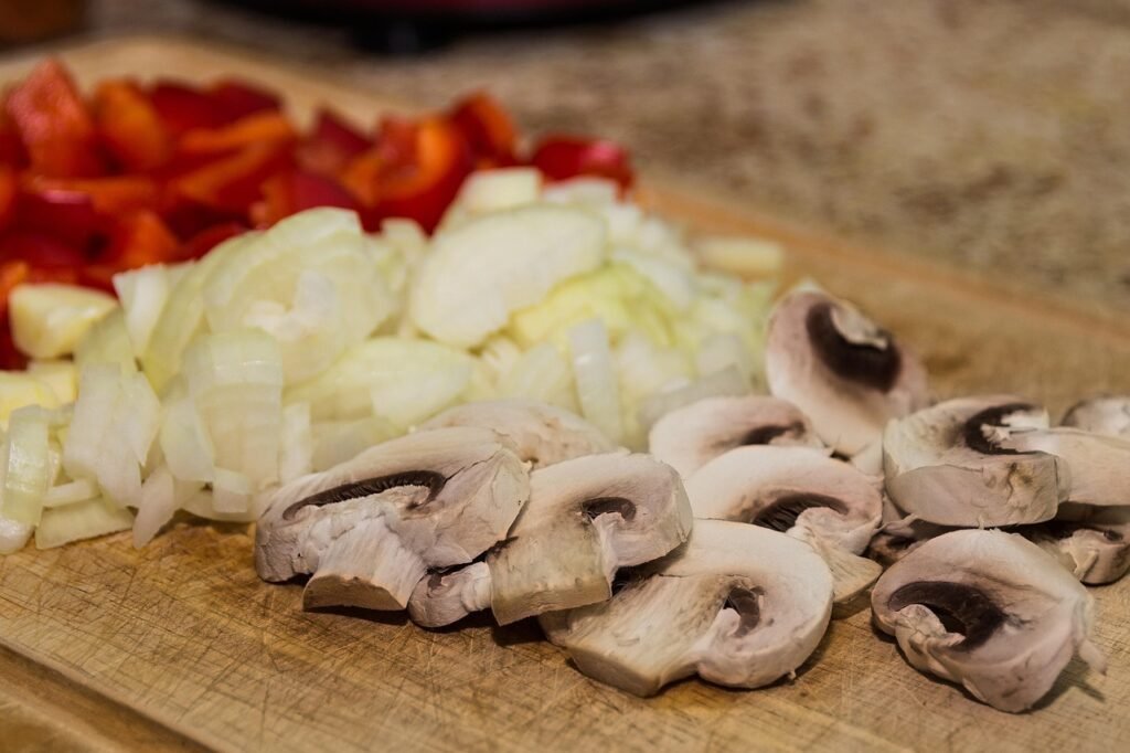 mushrooms, onions, peppers, capsicums, chopping board, sliced, chopped, diced, organic, vegetables, food, healthy, cutting, fresh, raw, cutting board, kitchen, preparation, food preparation, mushrooms, mushrooms, mushrooms, mushrooms, mushrooms, chopping board, cutting board, kitchen, kitchen